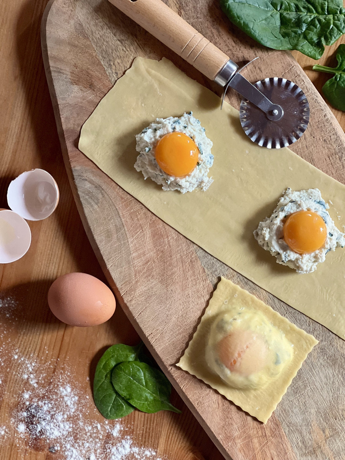 Ravioli mit Ricotta, Spinat und flüssigem Eigelb
